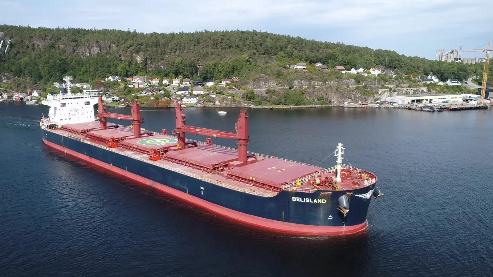Belisland under way in Grenland, navy hull and red boot-topping